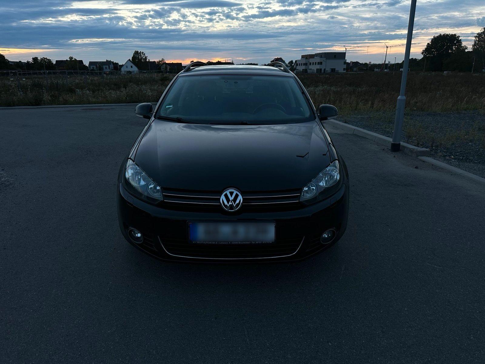Volkswagen Golf 2011 — rear view