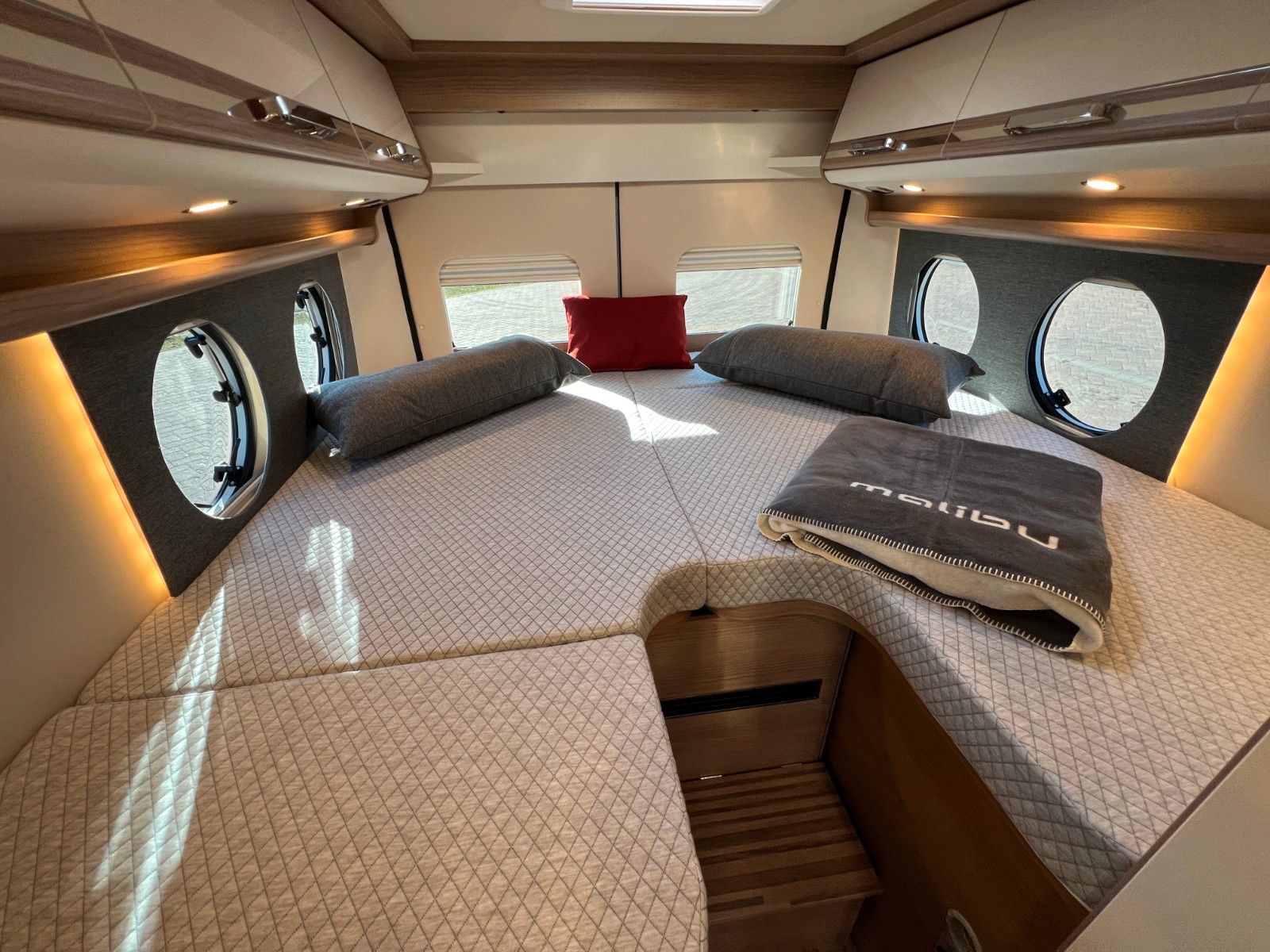 Fahrzeugabbildung Malibu Van Comfort Coupe 640 LE großer Kühlschrank