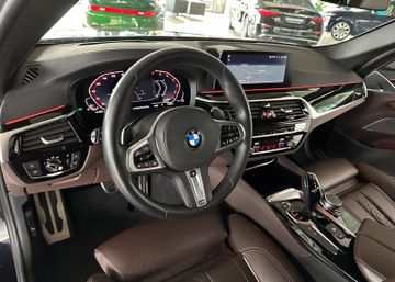 Fahrzeugabbildung BMW 540i xD M Sport ACC HUD 360° DAB H/K DisplKey