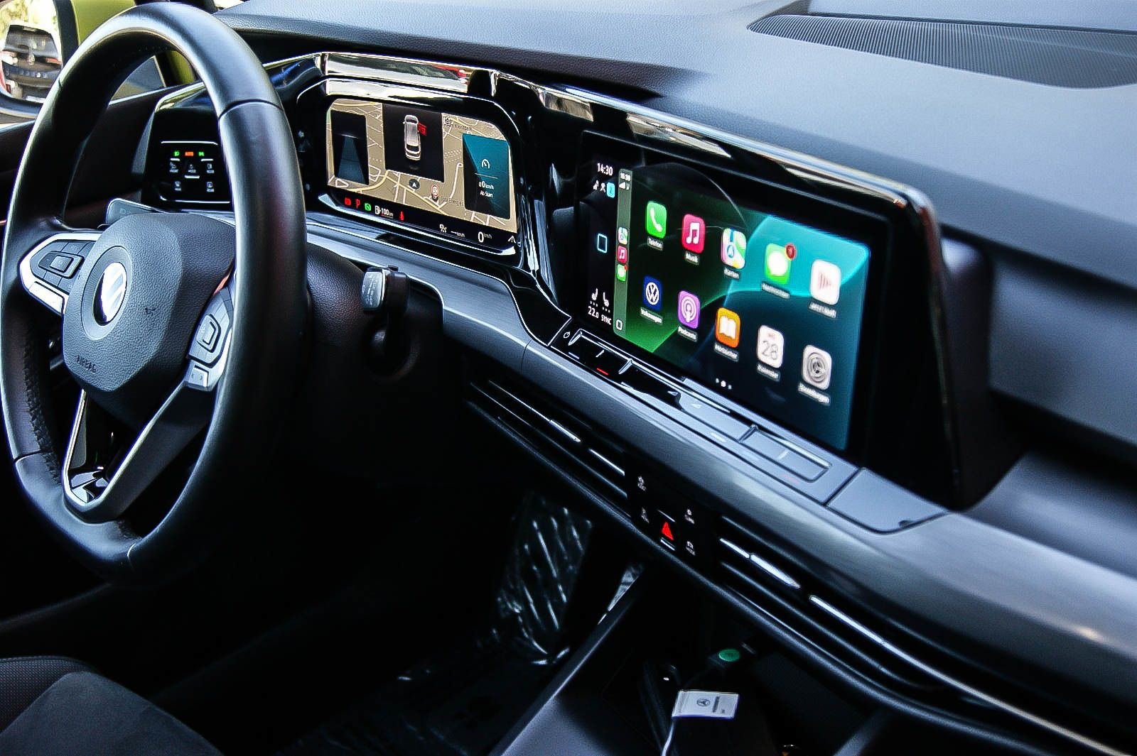 Fahrzeugabbildung Volkswagen Golf VIII 1.5eTSI DSG First Edition MATRIX ANHZV