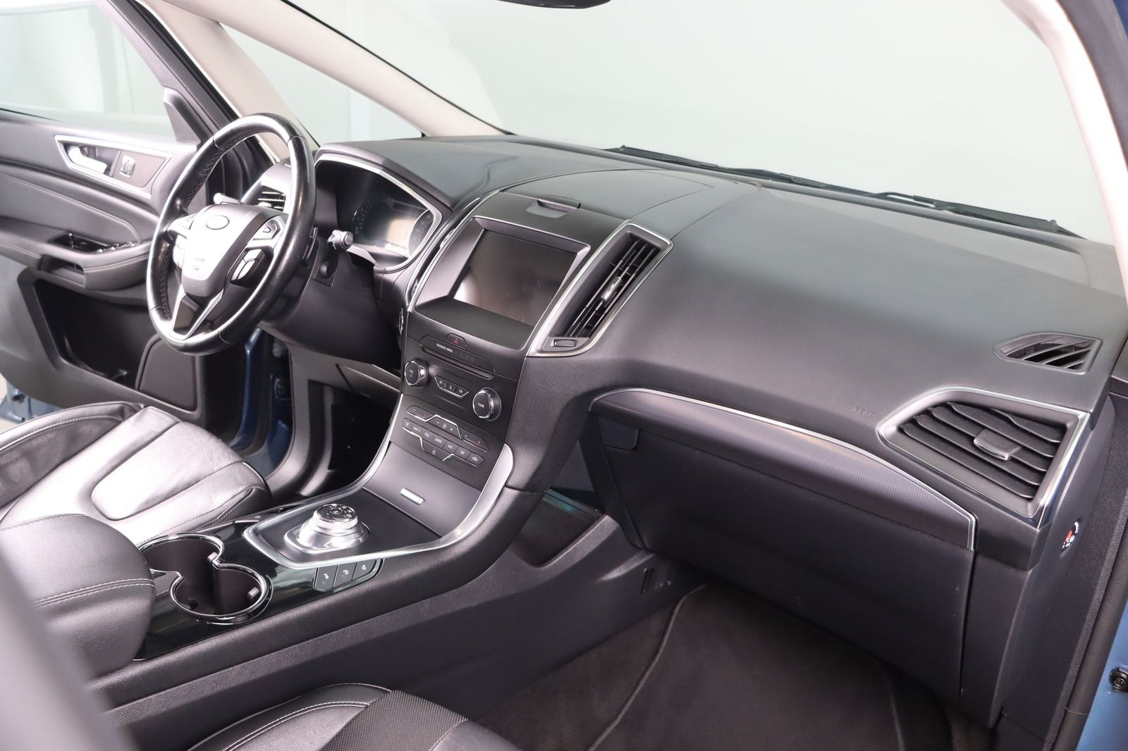Fahrzeugabbildung Ford S-MAX * Massage * RFK * Pano Titanium
