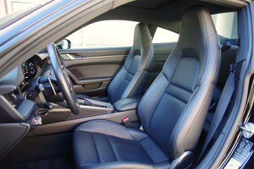 Porsche 992 Coupé*Schiebedach,Kamera,Sitzheizung,U-Frei*
