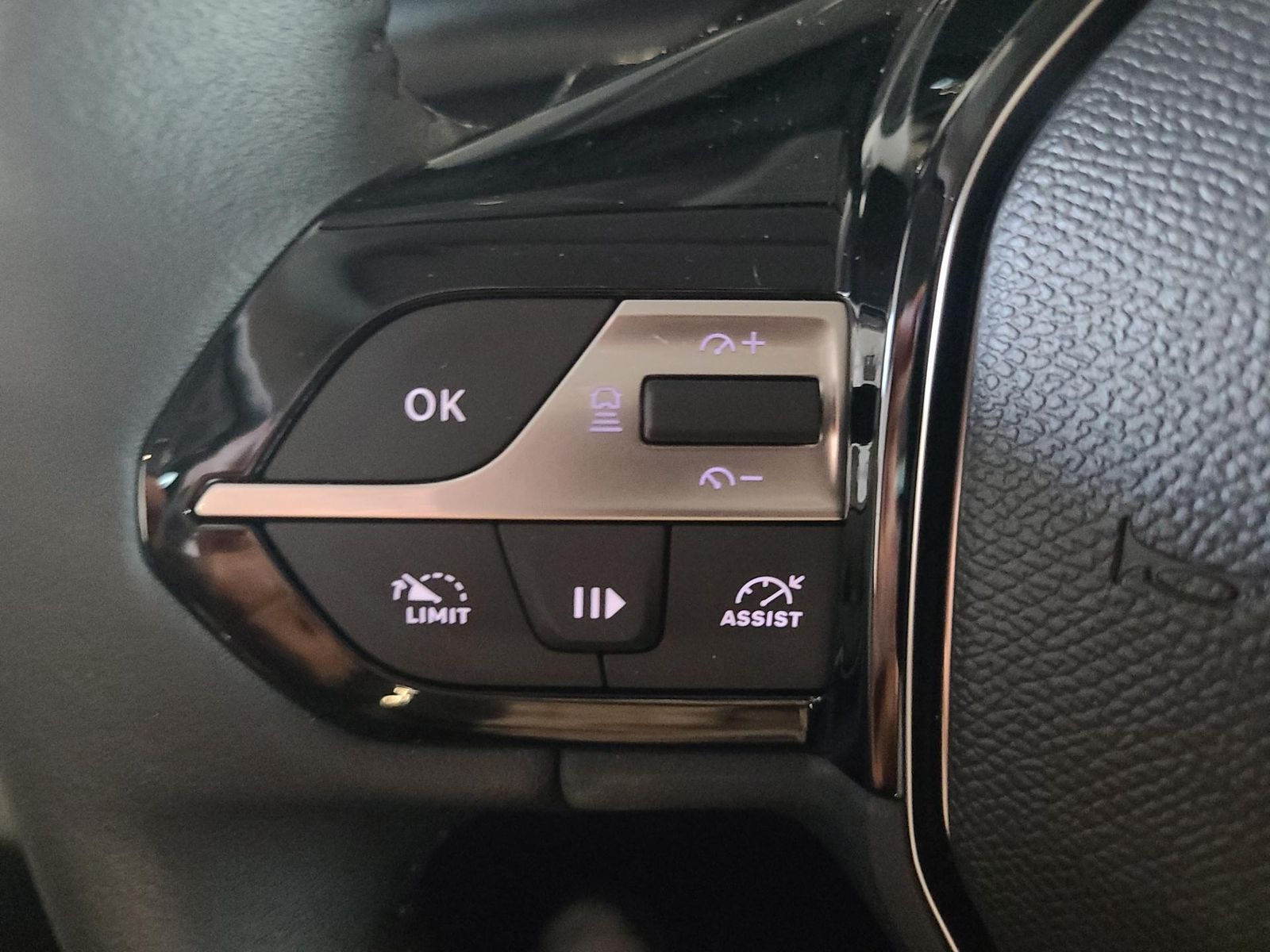 Fahrzeugabbildung Peugeot 308 SW Allure 130 PS BlueHDi AT