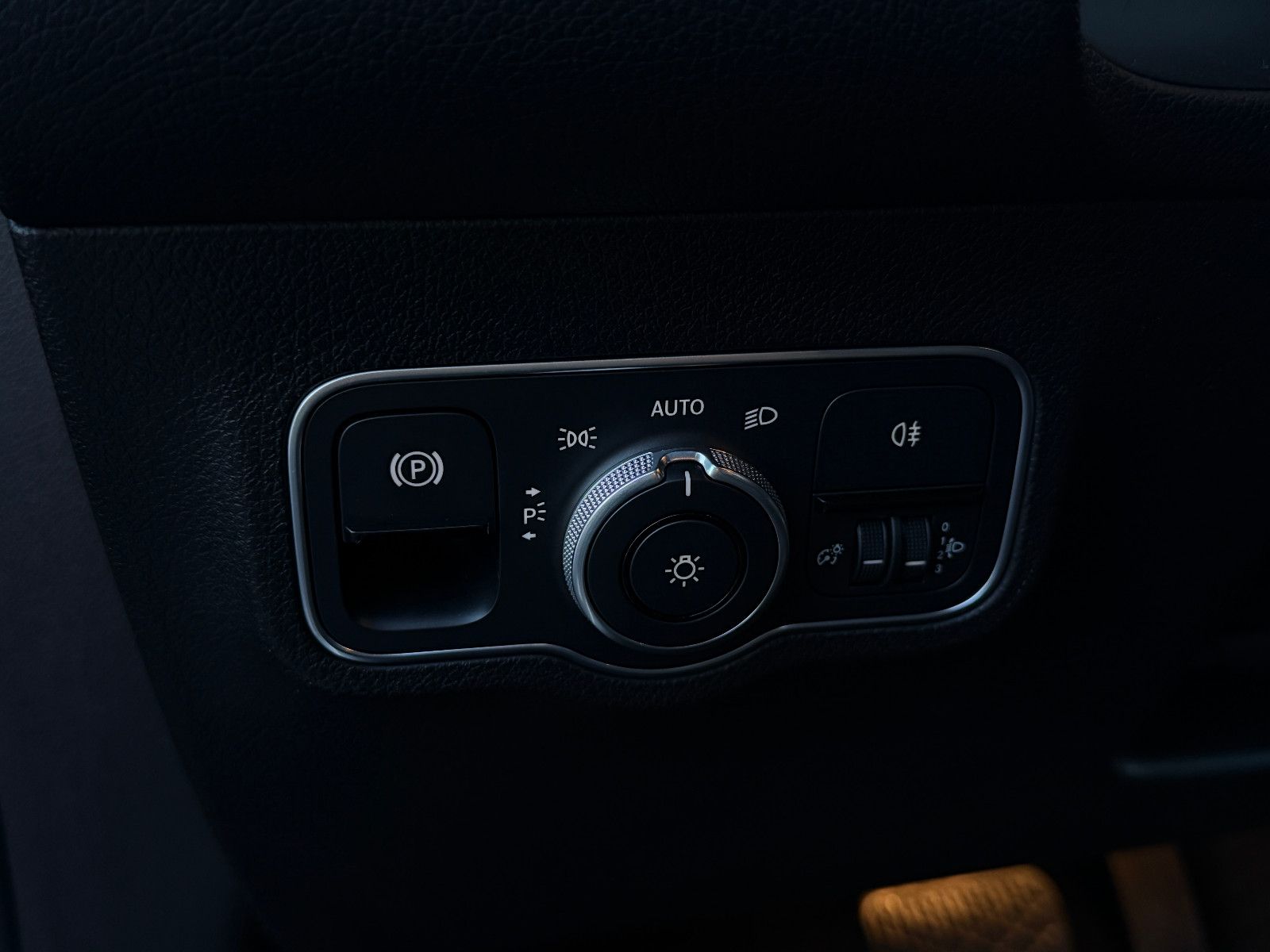 Fahrzeugabbildung Mercedes-Benz GLB 220d 4Matic Aut AHK DAB Navi Memory SHZ PDC