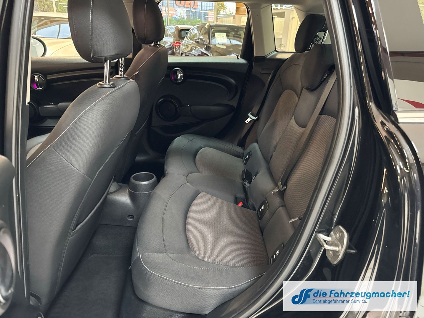 Fahrzeugabbildung MINI Cooper Mehrzonenklima Ambientebeleuchtung SHZ Ke