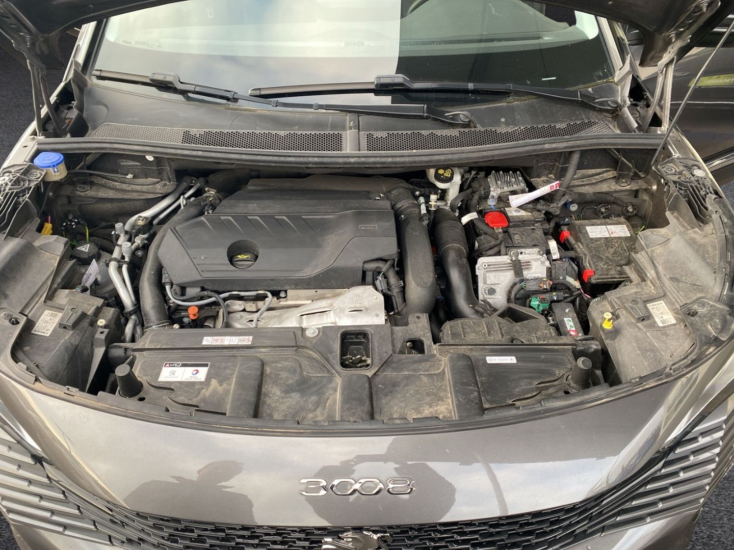 Fahrzeugabbildung Peugeot 3008 Hybrid 225 Allure 1.6 Plug-In EU6d 2WD EAT8