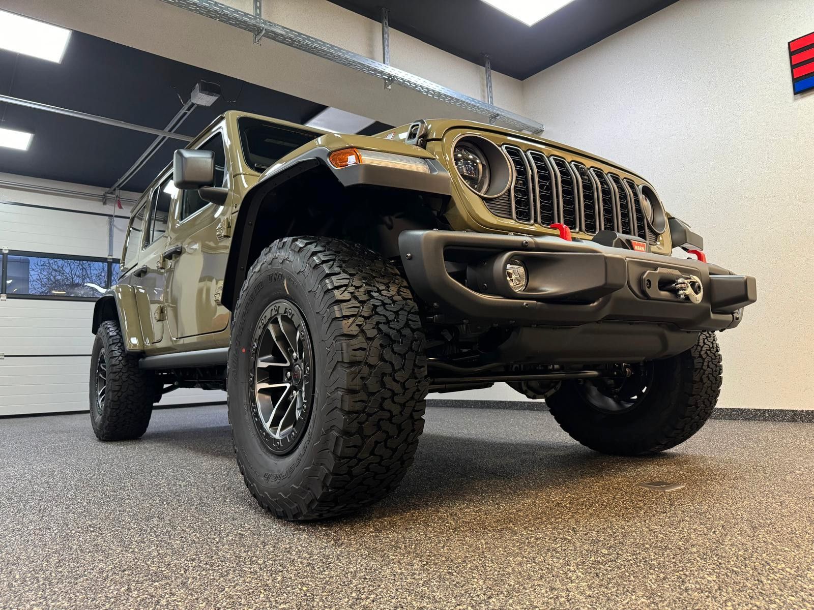 Fahrzeugabbildung Jeep RUBICON X 3.6L-V6-CAM-HARDTOP-35"