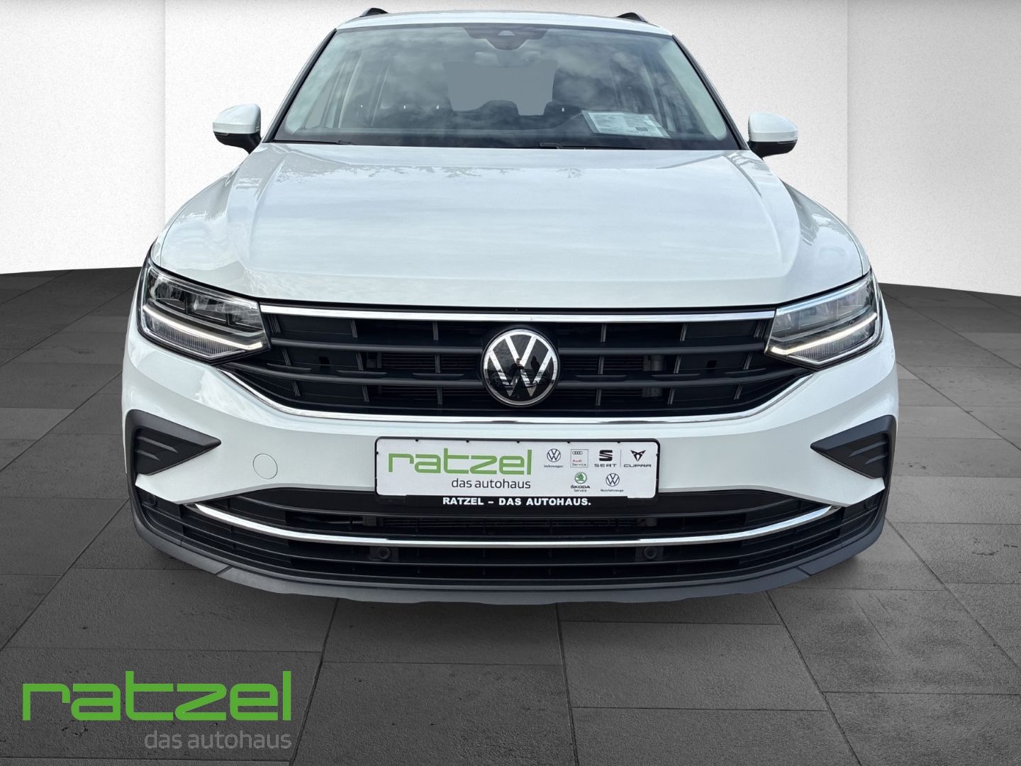 Fahrzeugabbildung Volkswagen Tiguan Life 1.4 eHybrid DSG AHK-klappbar Navi