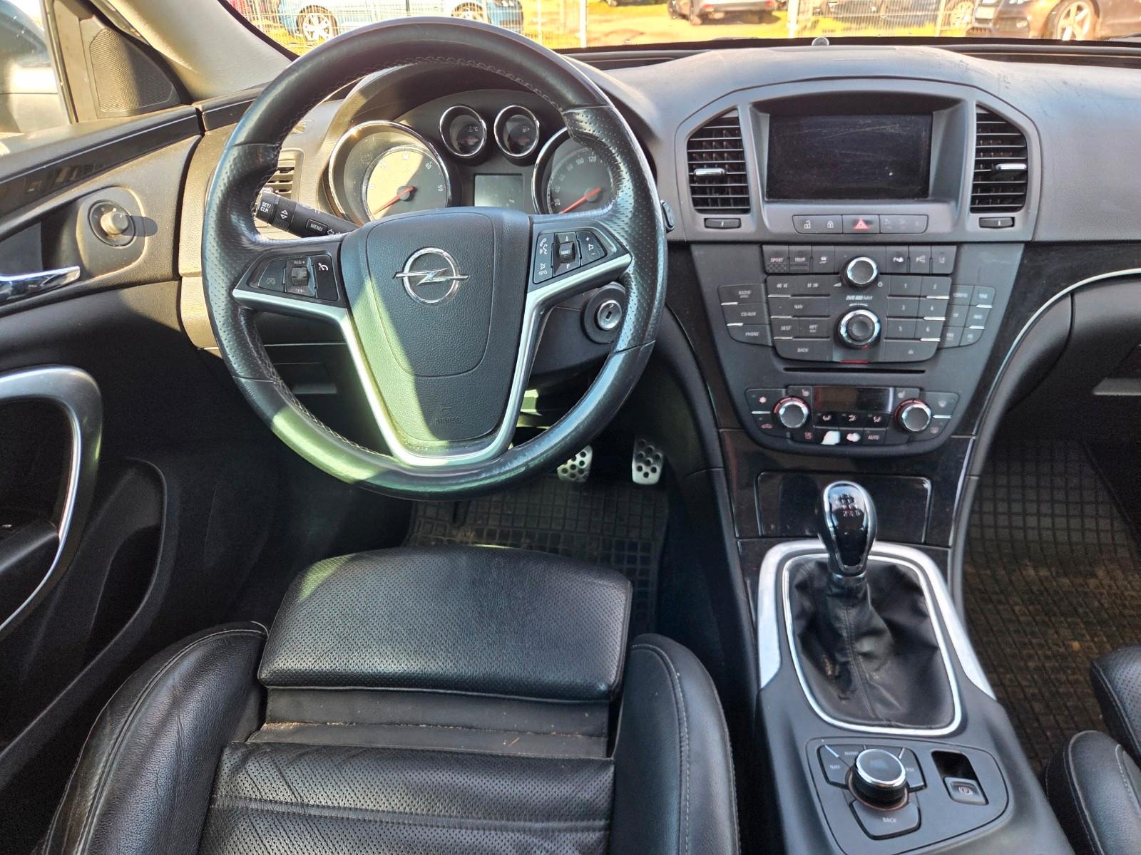 Opel Insignia A Sports Tourer Sport 4x4+AHK+TÜV NEU