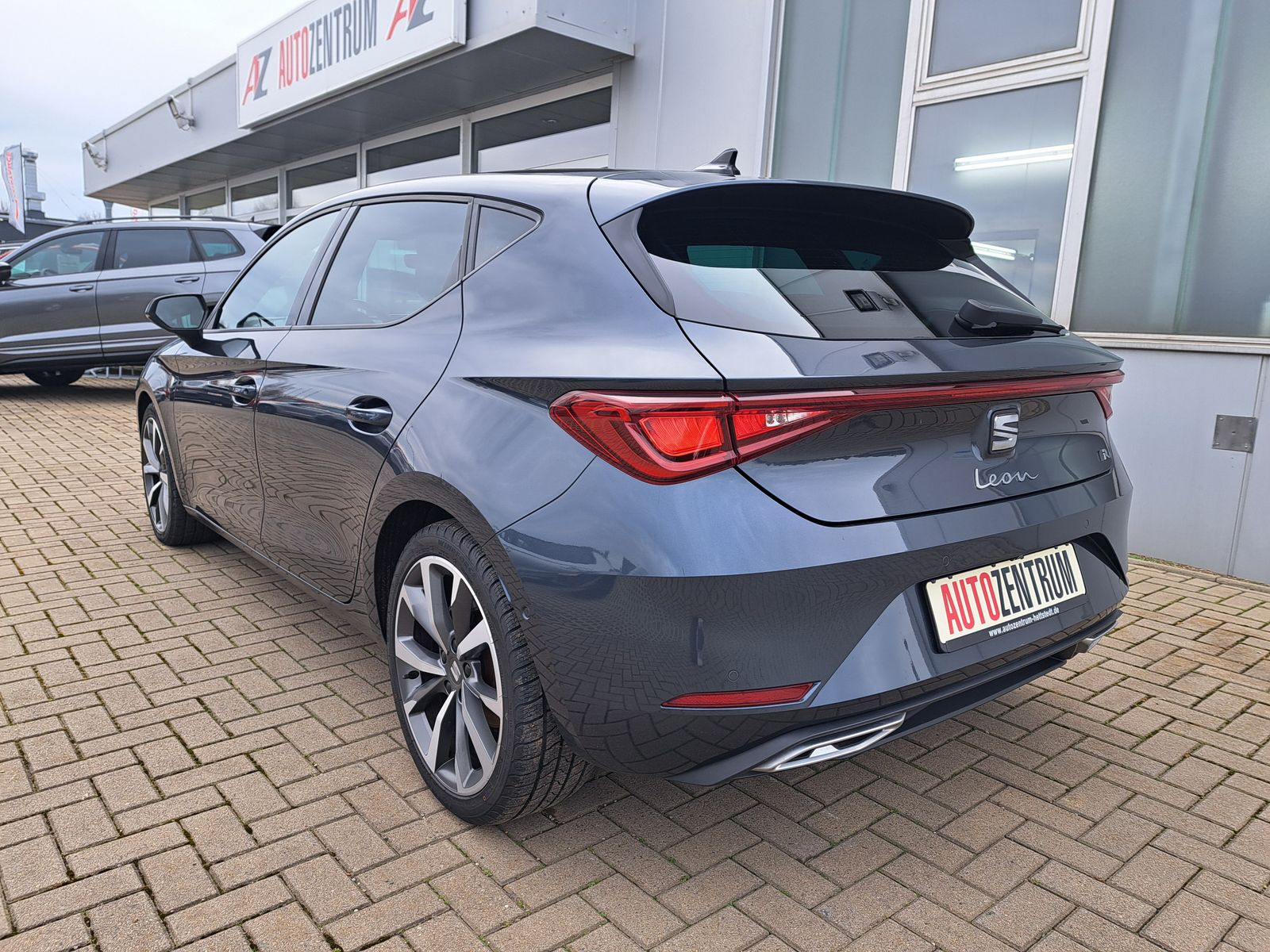Fahrzeugabbildung SEAT Leon 1.5eTSI FR DSG LED NAVI BEATS KAMERA 18"ALU