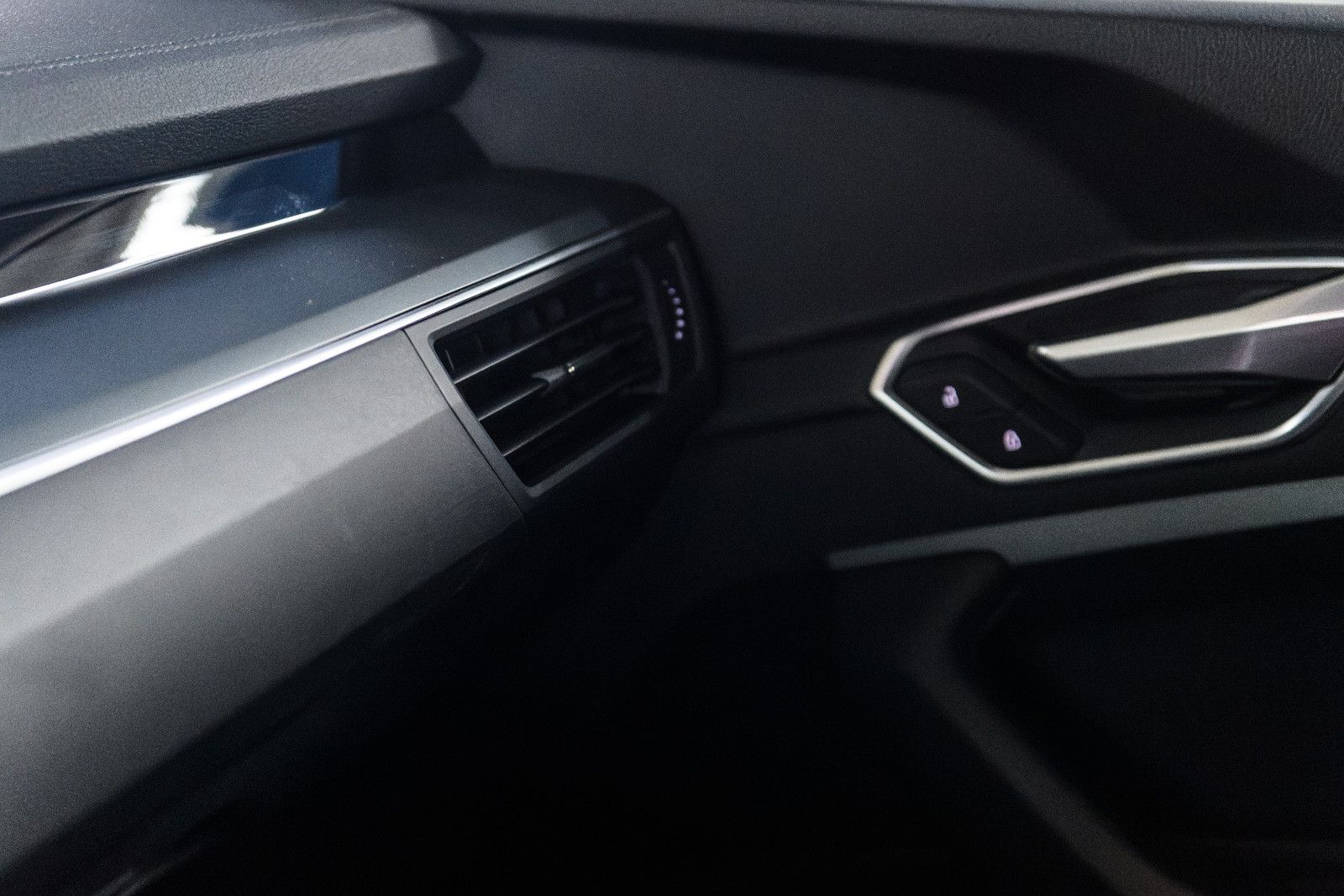 Fahrzeugabbildung Audi e-tron 50 quattro LED+NAVI+SZH+RFK