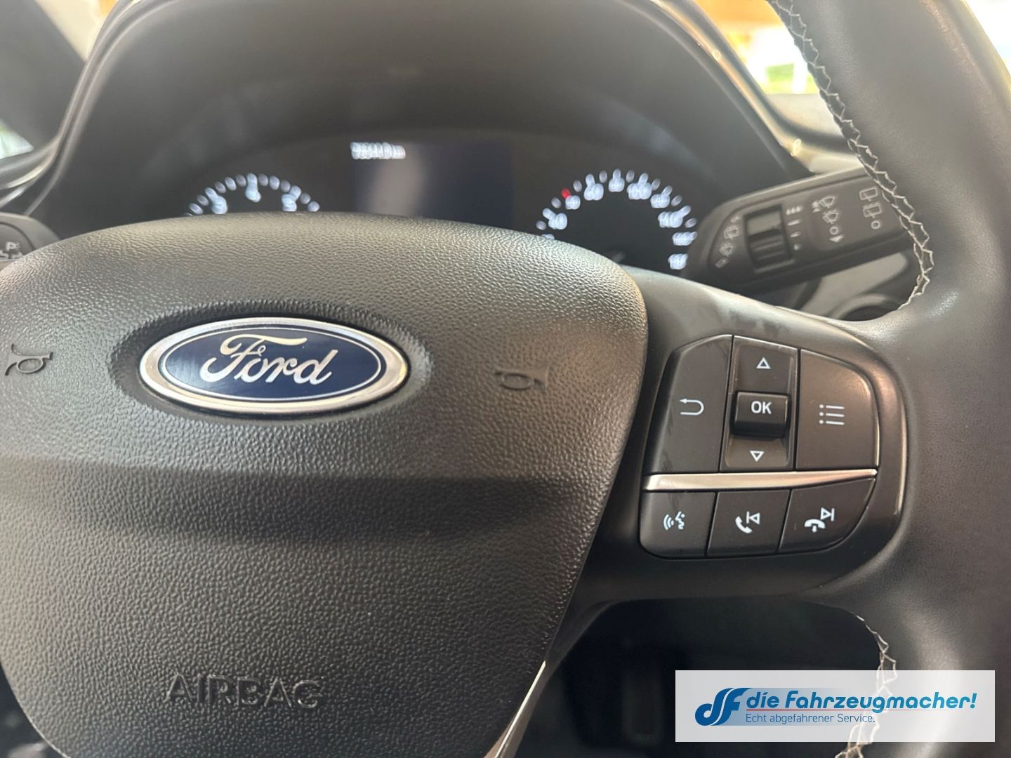 Fahrzeugabbildung Ford Fiesta Titanium Navi LED Blendfreies Fernl. Kurv