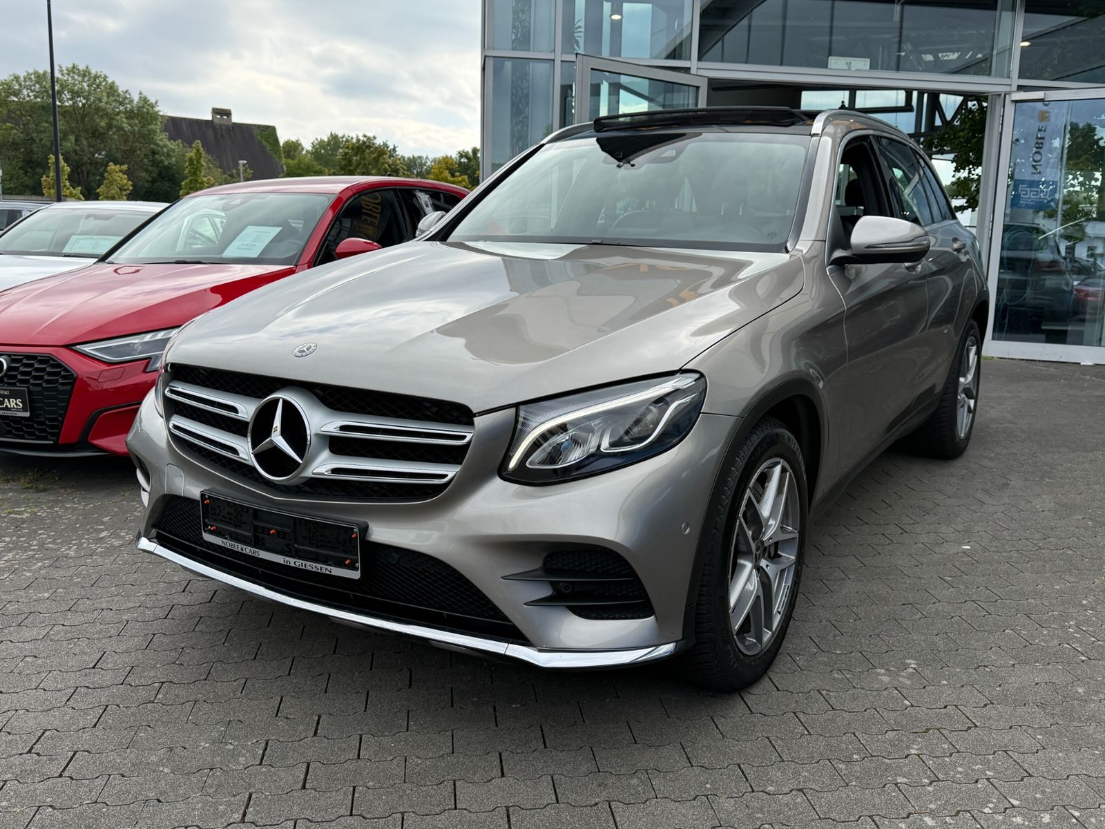 Fahrzeugabbildung Mercedes-Benz GLC 220 d 4Matic AMG Line PANO LED NAV