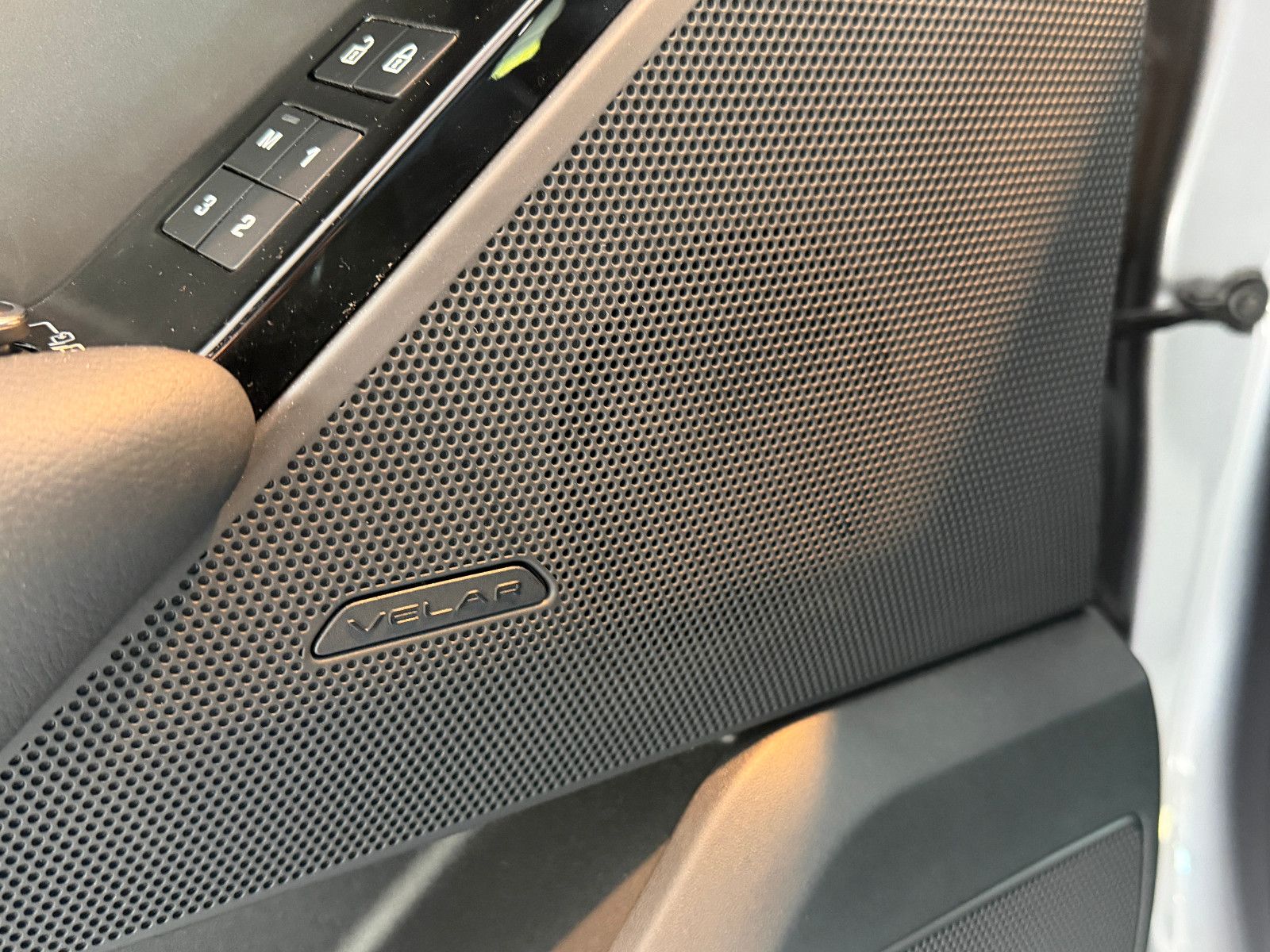 Fahrzeugabbildung Land Rover Range Rover Velar/360*KAM/LED/APPLE/LEDER/