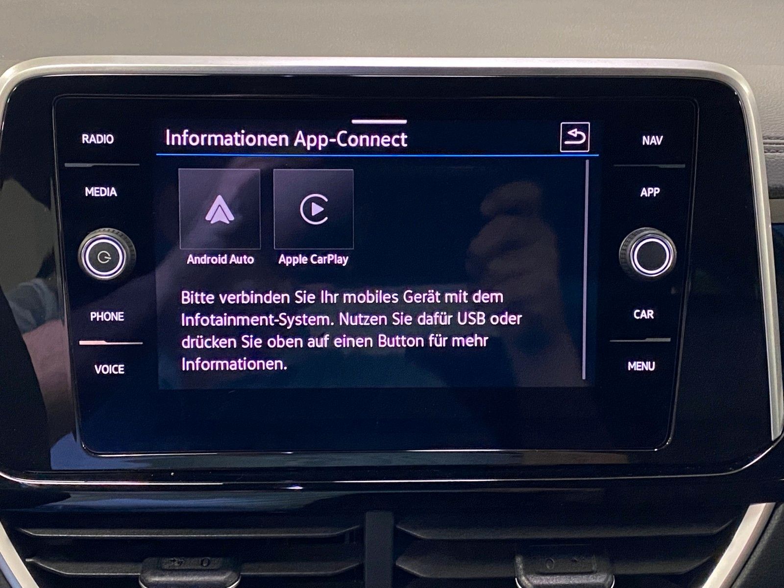 Fahrzeugabbildung Volkswagen T-Roc 1.5 TSI DSG R-Line+ACC+Garantie bis 2030++