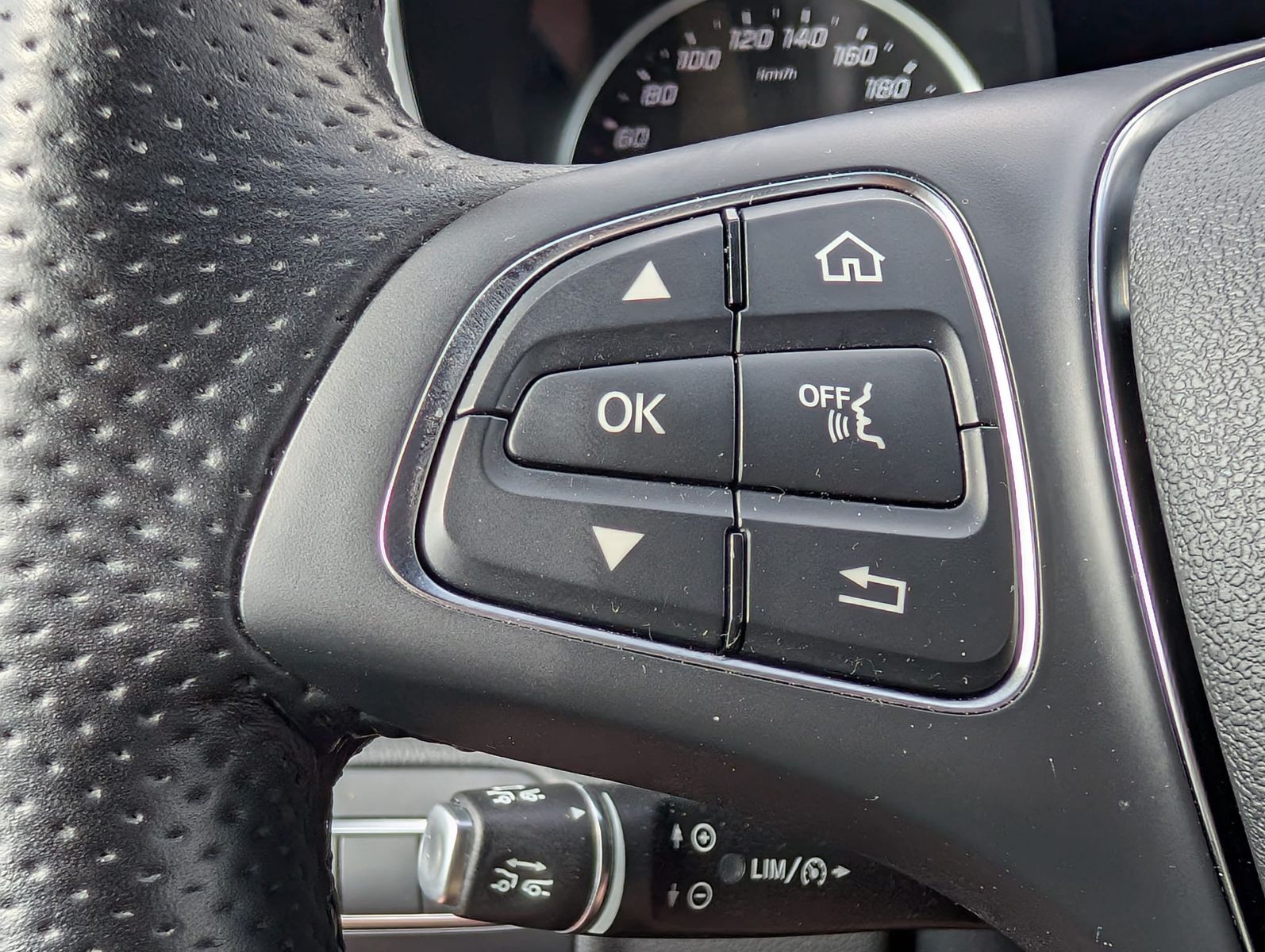 Fahrzeugabbildung Mercedes-Benz V 250 d AMG lang LEDER*DISTR.*BURM.*StandH.*LED