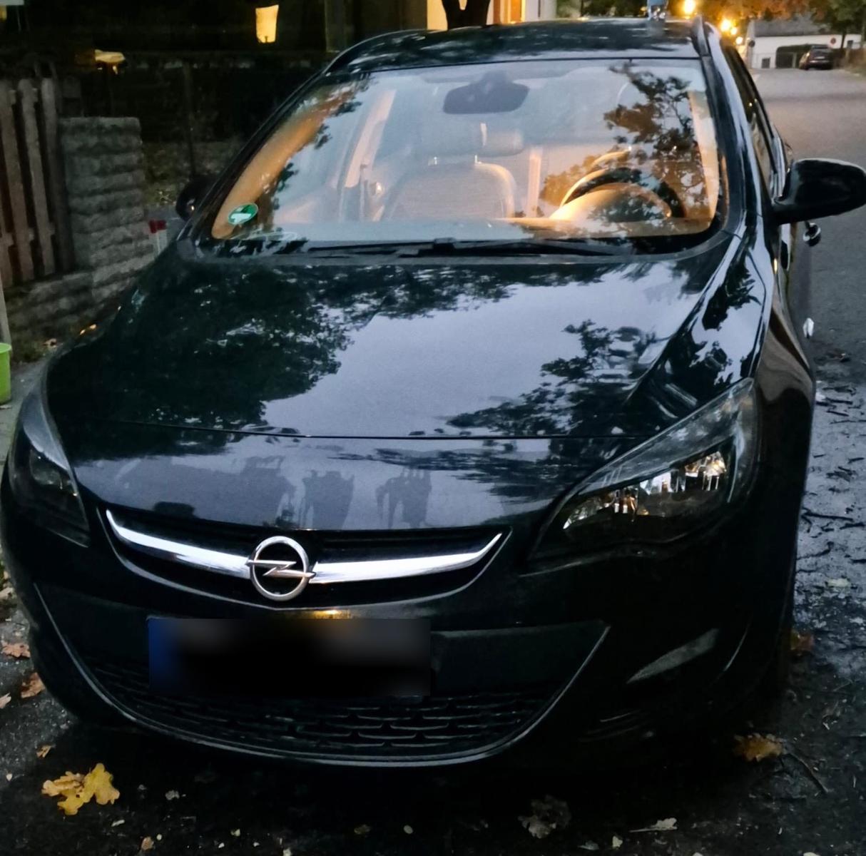 Opel Astra 2015 — interior