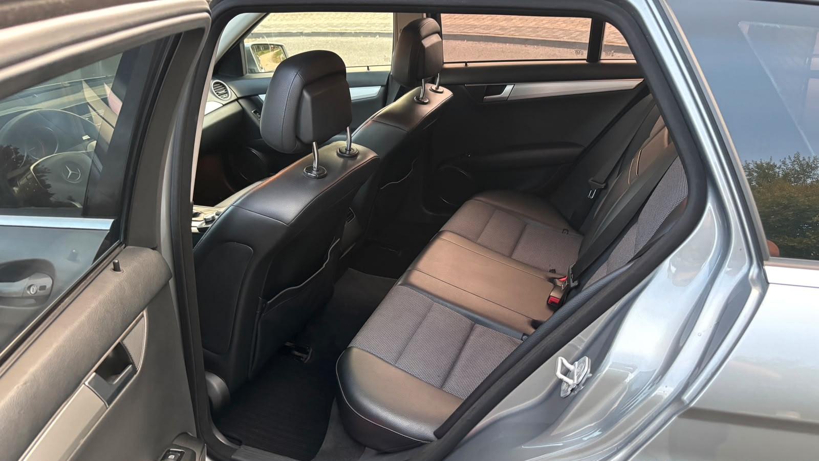 Mercedes-Benz C220 2012 — photo 9