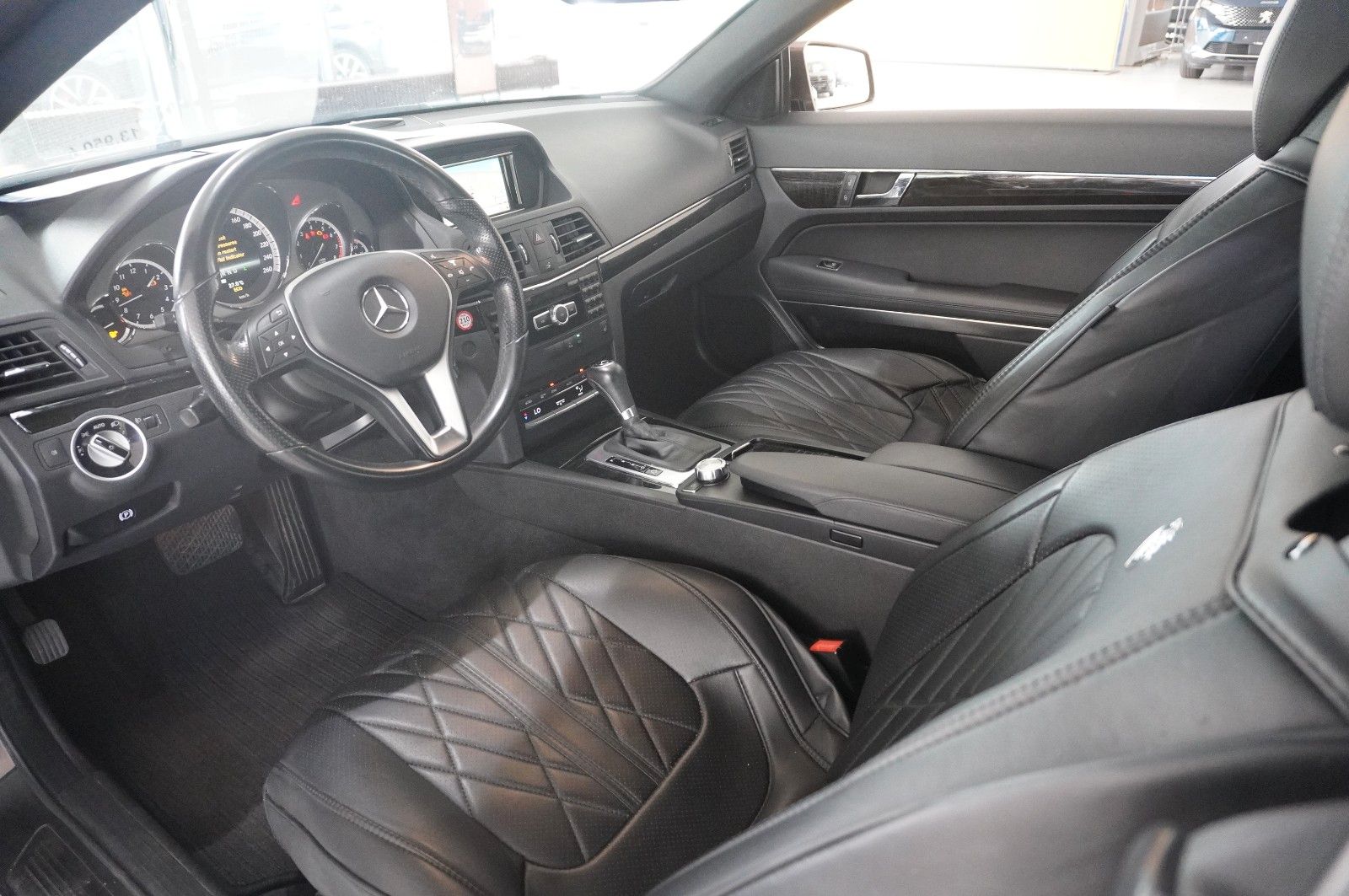 Fahrzeugabbildung Mercedes-Benz E 200 COUPE AVAMTGRADE NAVI/SHZ/SPORT/PDC/TEMP.