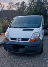 Renault,Auto,Transporter - gebrauchte Renault Trafic aus dem Jahr 2003