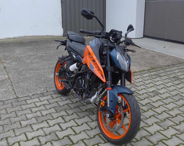 KTM 125 Duke 2024 inkl. Nebenkosten