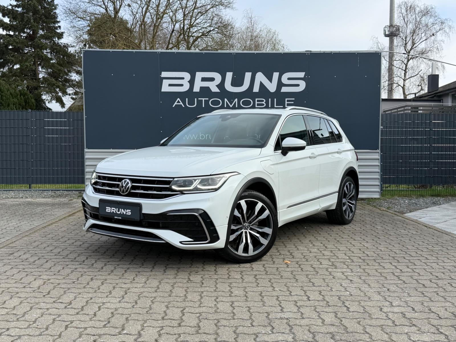 Volkswagen Tiguan R-Line eHybrid ACC HUD PANO AHK 20 Zoll
