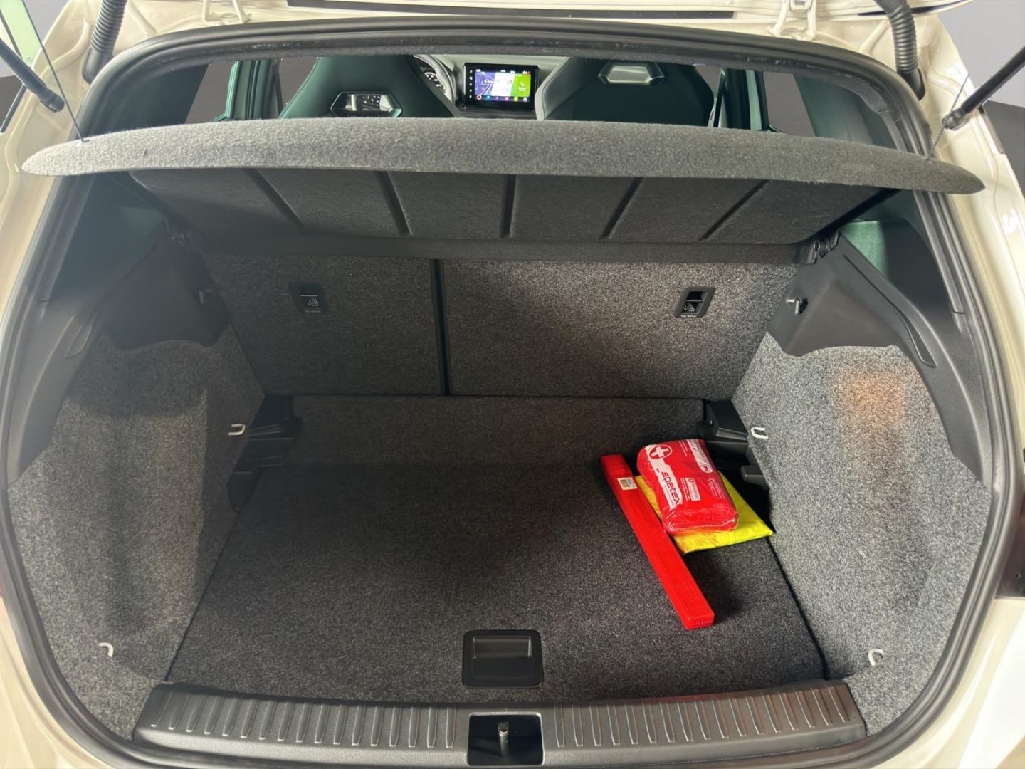 Fahrzeugabbildung SEAT Arona 1.0 TSI 85 kW FR Navi Digitales Cockpit LE