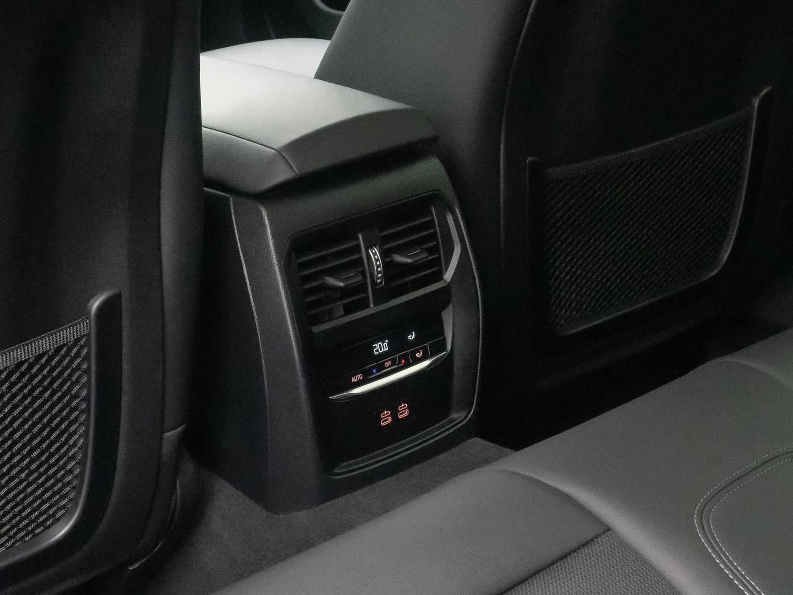 Fahrzeugabbildung BMW 320e Kamera DAB Leder WidscreenDispl Sportsitze