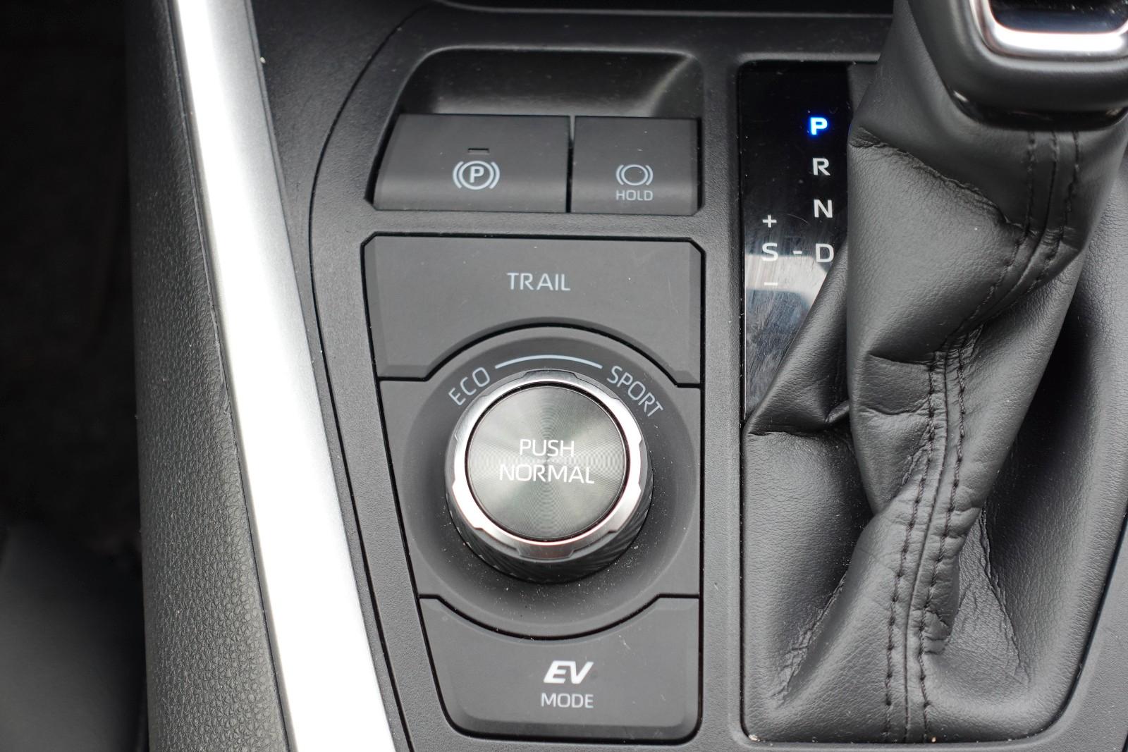 Toyota RAV 4 2.5 Hybrid Lounge Allrad 5J Garantie