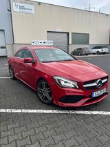 Mercedes-Benz CLA 200 d - - Mercedes-Benz CLA-Klasse mit Schiebetür