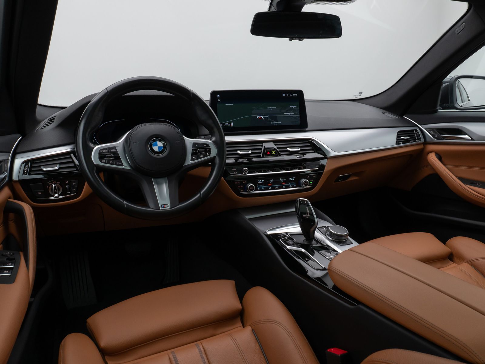 Fahrzeugabbildung BMW 520d Panorama DAB Leder AHK Alarm M Sport 18Zoll