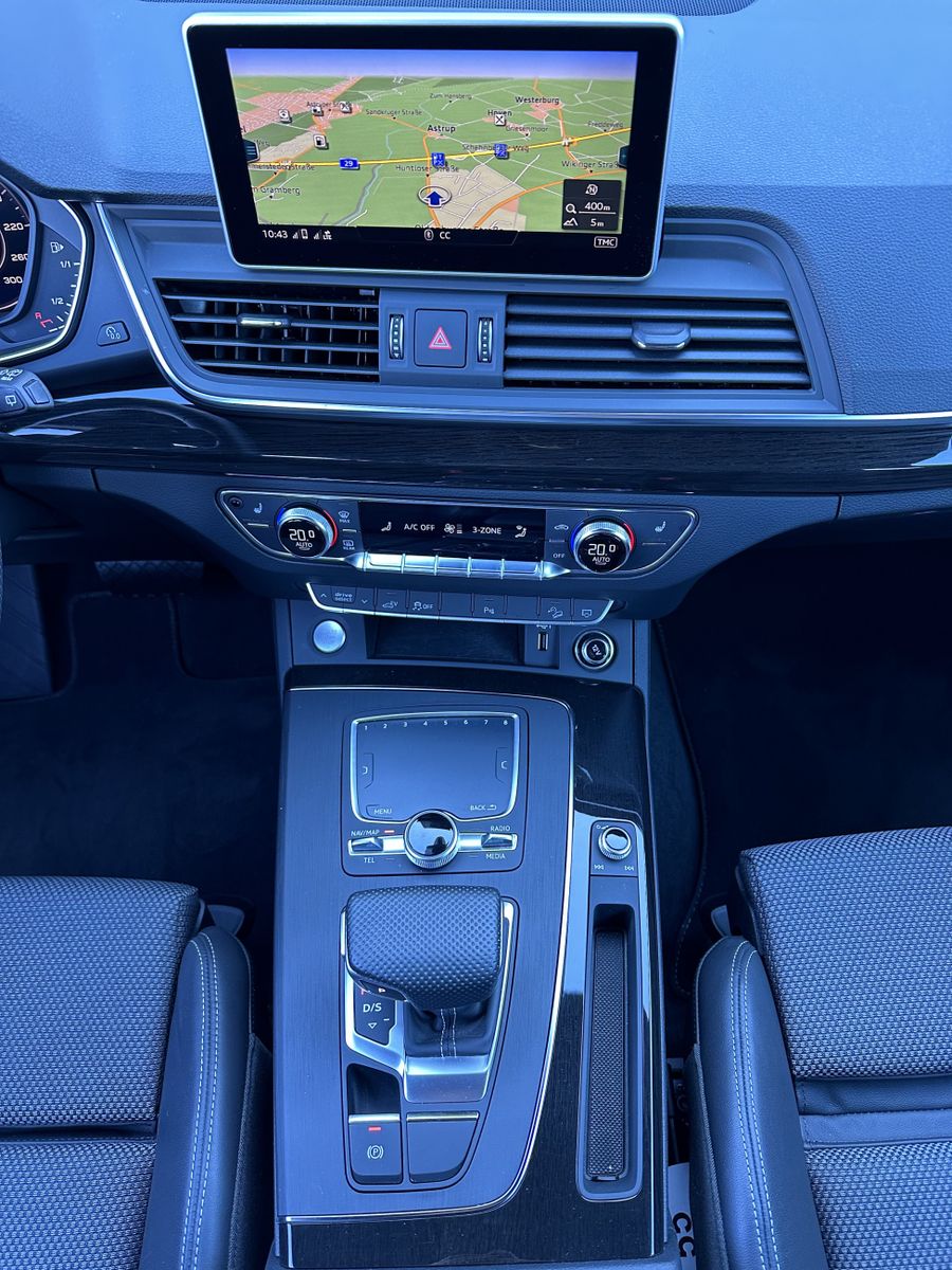 Fahrzeugabbildung Audi Q5 55 TFSI e Quattro S-Line NAV+LED+LUFTFEDERUNG