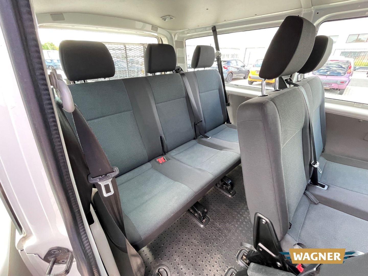 Fahrzeugabbildung Volkswagen T6 Kombi lang 9 Sitzer Rampe Klimaanlage