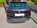 Volkswagen Tiguan 2.0 TSI 132kW DSG 4MOTION Highline Hi... - : Schwarz, Massagesitze, Geländewagen