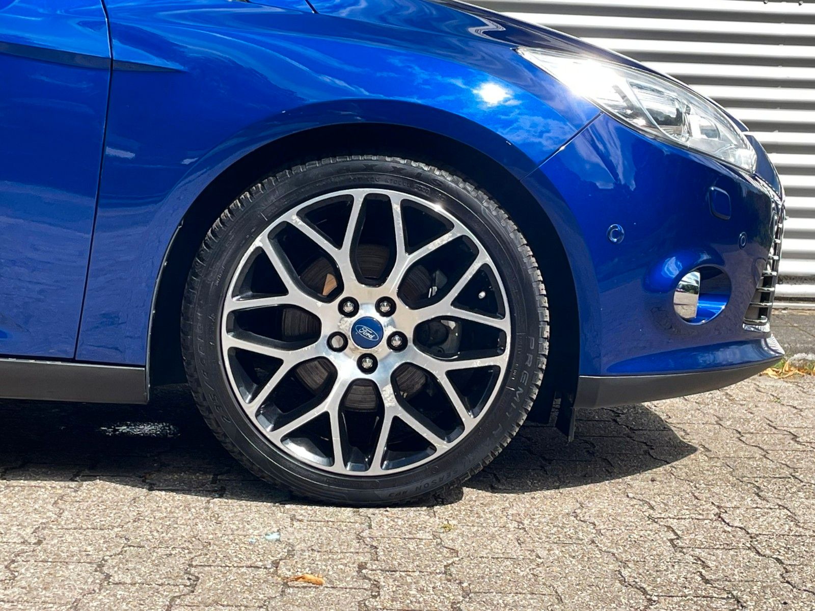 Fahrzeugabbildung Ford FOCUS TITANIUM 2.0 AUT. LEDER NAVI XENON AHK "18