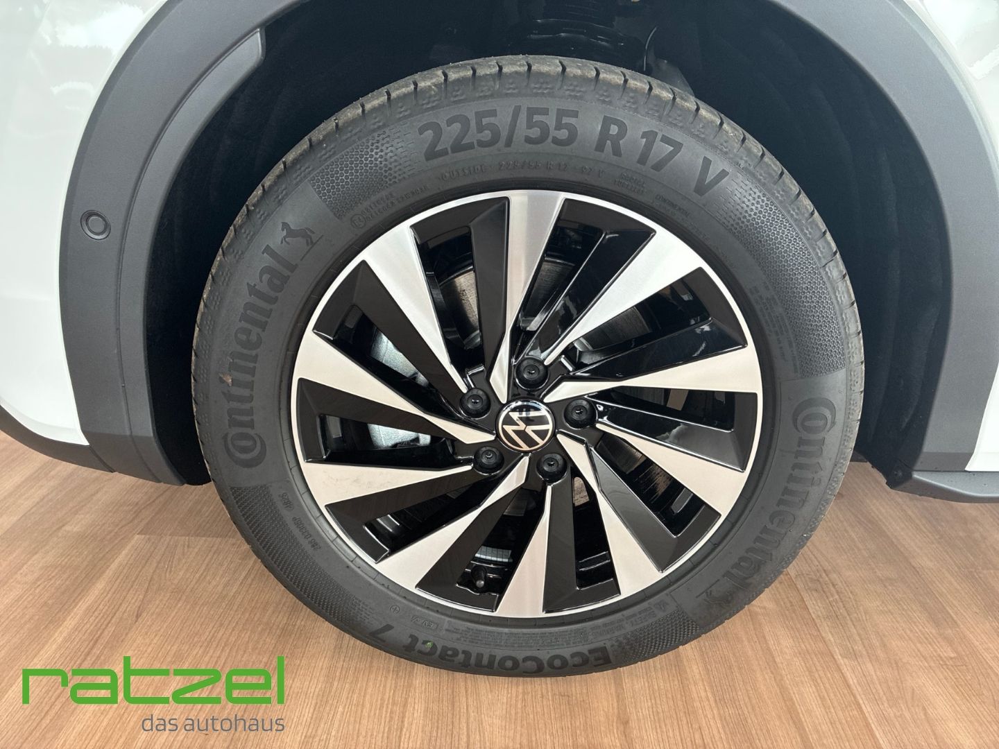 Fahrzeugabbildung Volkswagen T-Roc STYLE 1.5 eTSI 8-fach+Garantie+AHK+NAVI