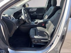Fahrzeugabbildung Mercedes-Benz GLA 200d Style MULTIBEAM PANO RFK 8-Fach Bereift