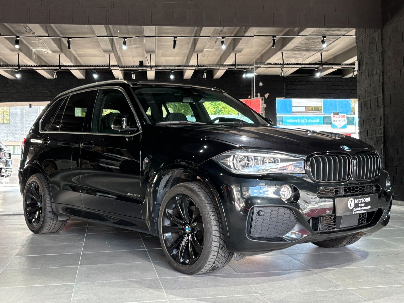 Fahrzeugabbildung BMW X5 xDrive40d *M-Paket*HUD*Pano*Harman-Kardon*KAM