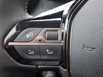 Peugeot 208 Allure Pack e- 136 Kam.+LED+Navi+SHZ