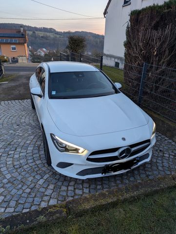 MERCEDES-BENZ CLA 180 Shooting Brake Progressive MBUX