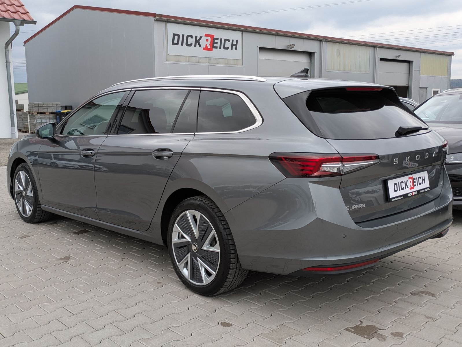 Fahrzeugabbildung SKODA Superb 2.0 TDI 4x4 Selection MATRIX*AHK*5J GAR.
