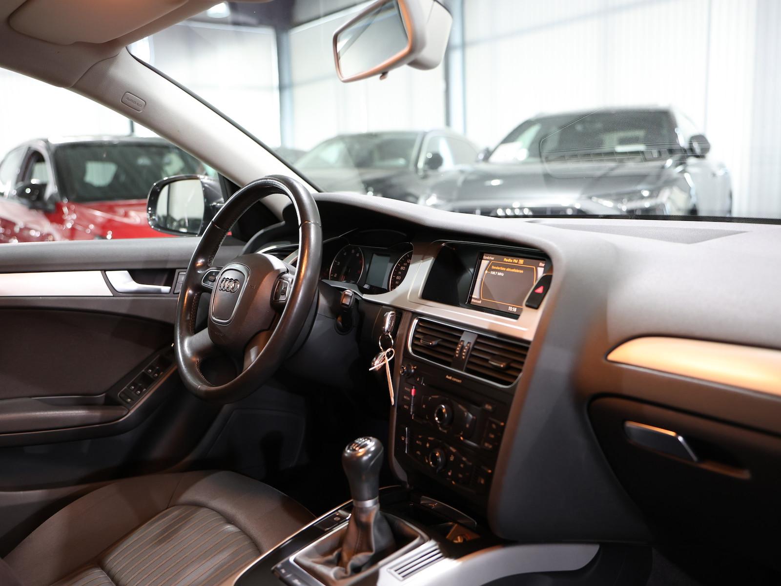 Audi A4 Avant 1.8 TFSI AMBIENTE / PANORAMA / BI-XENON