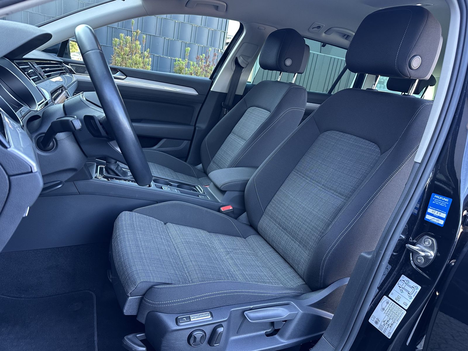 Fahrzeugabbildung Volkswagen Passat Variant Business NAV+LED+CARPLAY+KAMERA