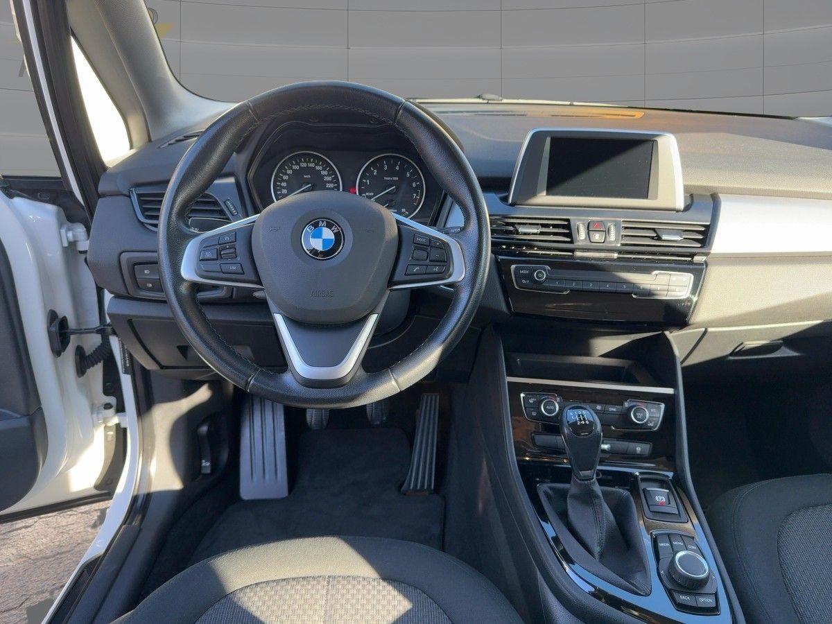 Fahrzeugabbildung BMW 220 Active Tourer Active Tourer (F45) 220 i