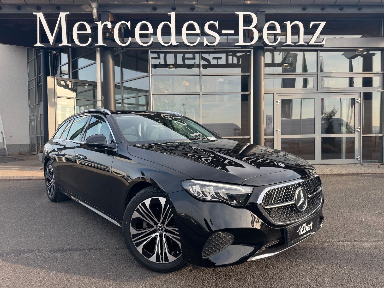 Fahrzeugabbildung Mercedes-Benz E 200 T Avantgarde Pano+AHK+R-Kamera+Keyless