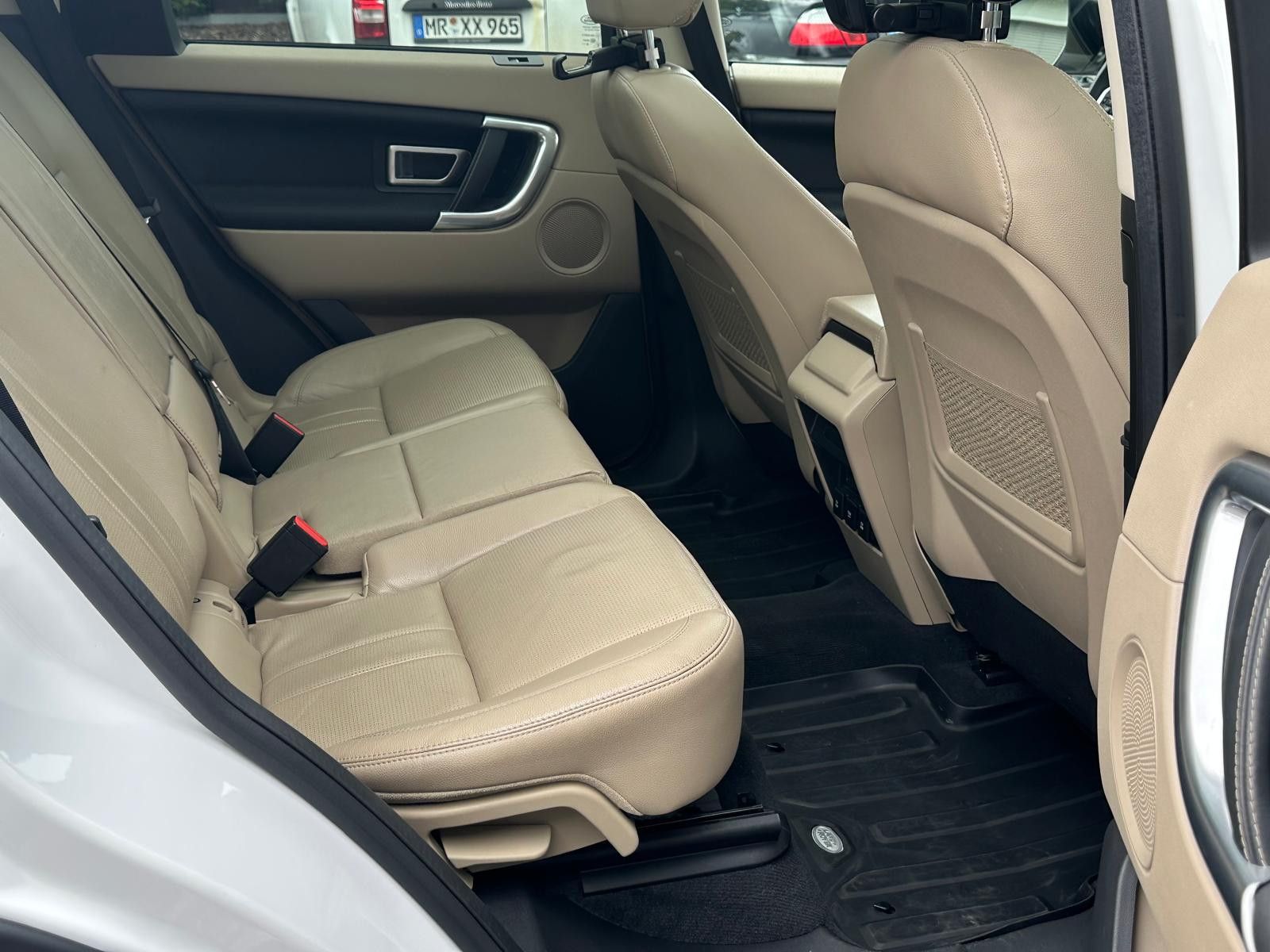 Fahrzeugabbildung Land Rover Discovery Sport SE AWD LED+PANO+KAM+NAVI+TEMPO+