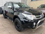 Mitsubishi L200 Plus Doppelkabine 4WD - Mitsubishi L200: Schwarz