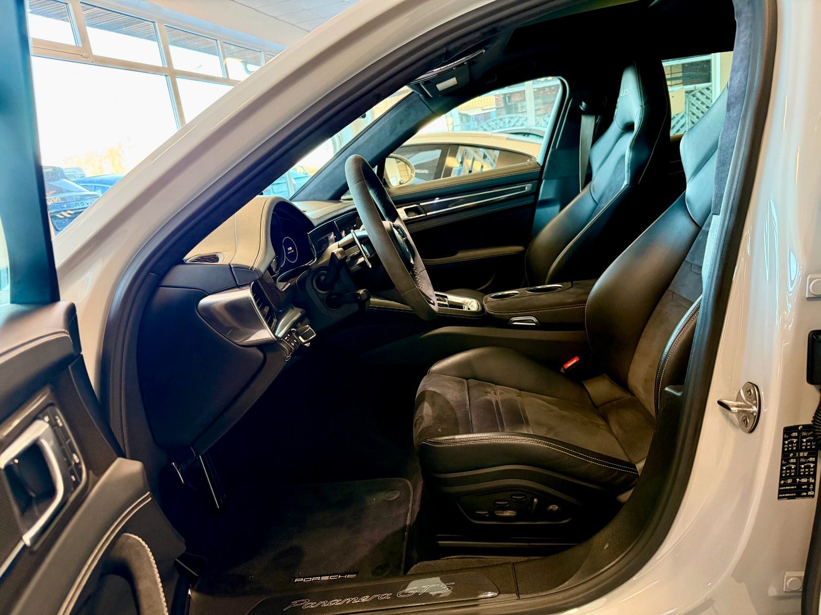 Fahrzeugabbildung Porsche Panamera GTS Sport Turismo Panorama/ACC/HeadUp