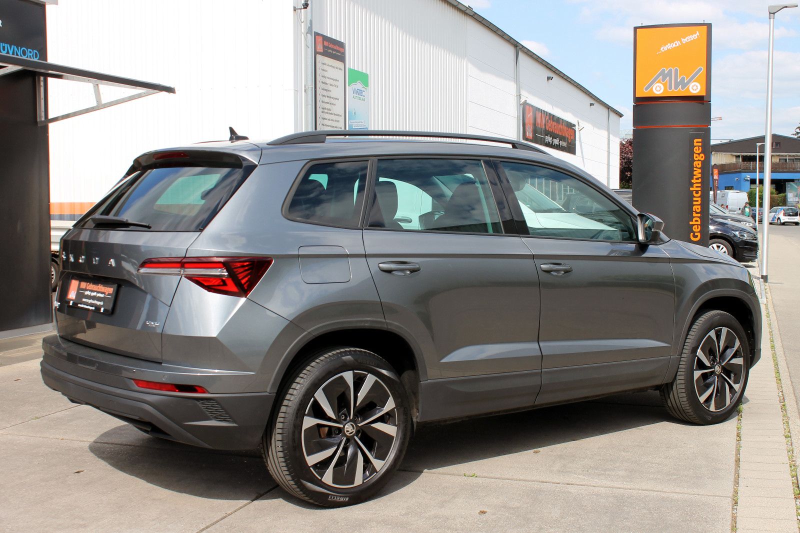 Fahrzeugabbildung SKODA Karoq Amb. 2.0 TDI 4x4 DSG ACC LED PANO KAM AHK