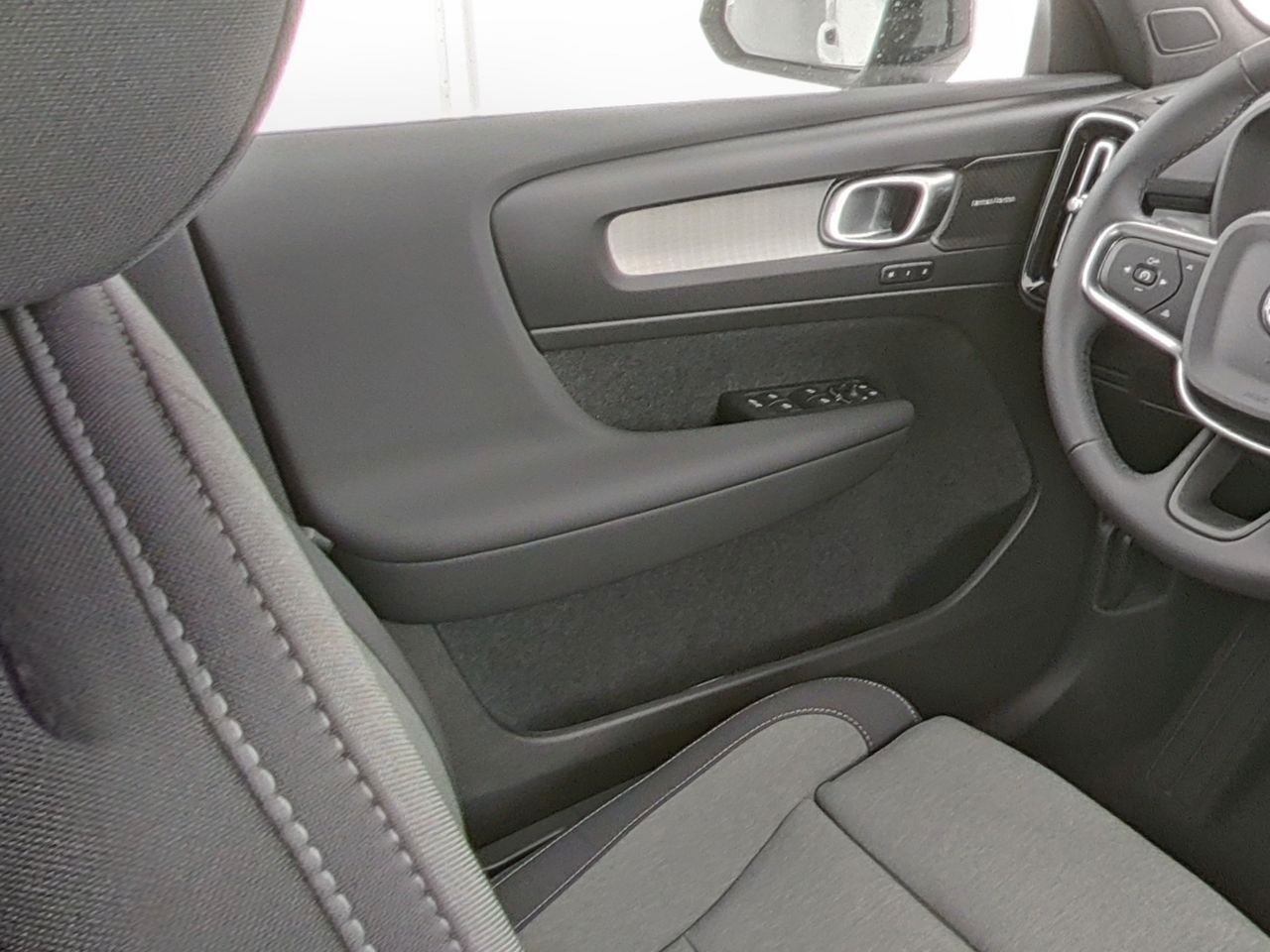 Fahrzeugabbildung Volvo XC40 Plus Dark 2WD